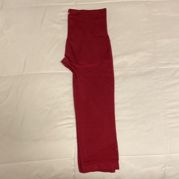 Gymshark Crop Legging - Picture 2 of 7